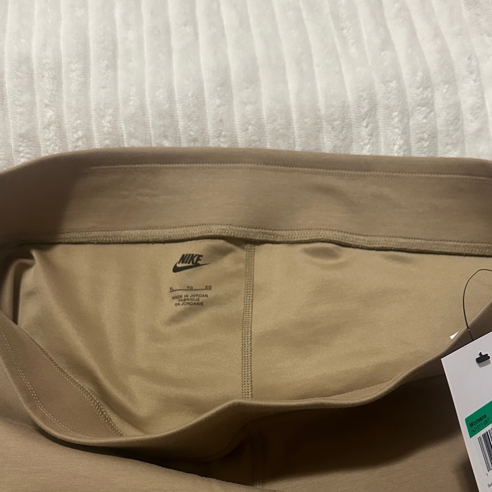 Nike Women’s Beige Leggings - Picture 6 of 7